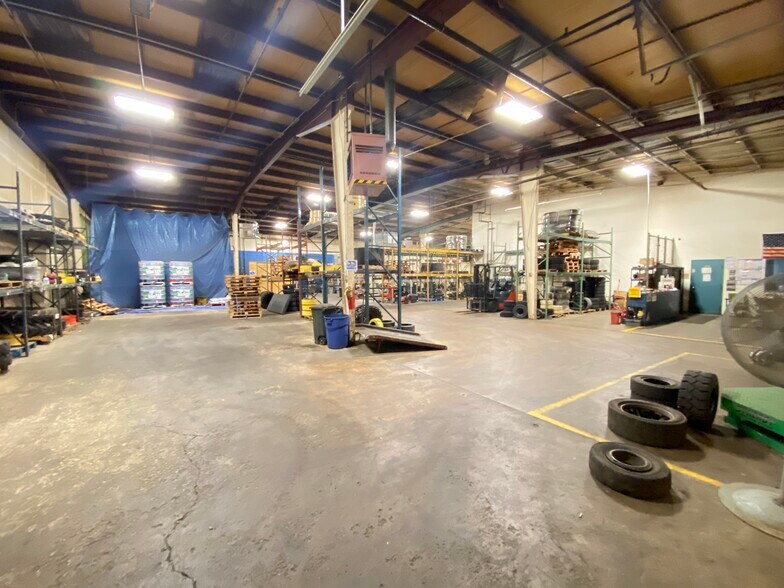 More Photos Of 4558-4568 E 71st St, Cleveland Flex For Lease