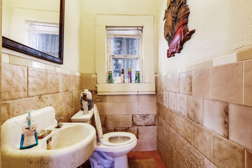 More Photos Of 1106 Wayside Dr, Houston Auto Repair For Sale