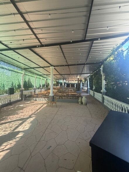 More Photos Of 6500 Foothill Blvd, Tujunga Restaurant For Sale