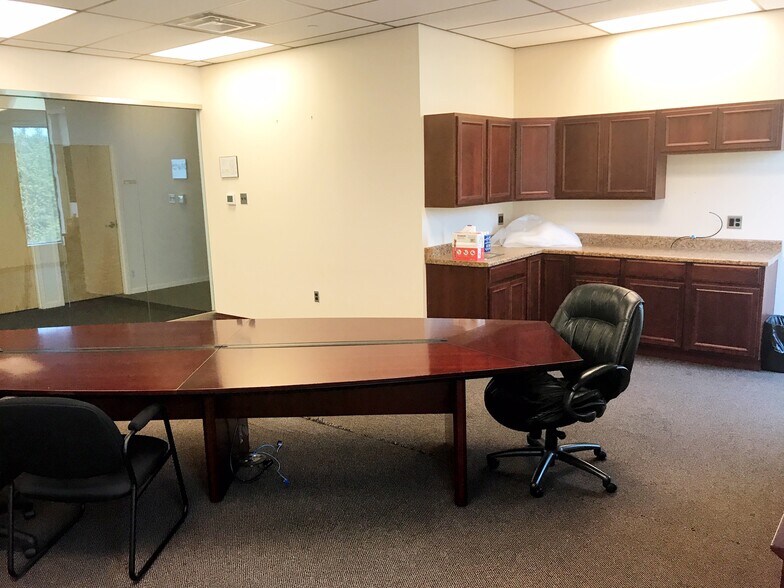 More Photos Of 300 Kimberton Rd, Phoenixville Research And Development For Sale