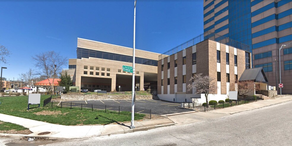More Photos Of 1000 W 46th St, Kansas City Office For Lease