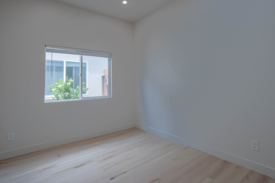 More Photos Of 987 Harcourt Ave, Seaside Multifamily For Sale