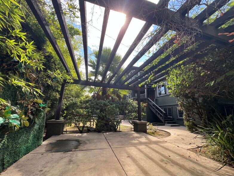 More Photos Of 658 S Bronson Ave, Los Angeles Office Residential For Sale