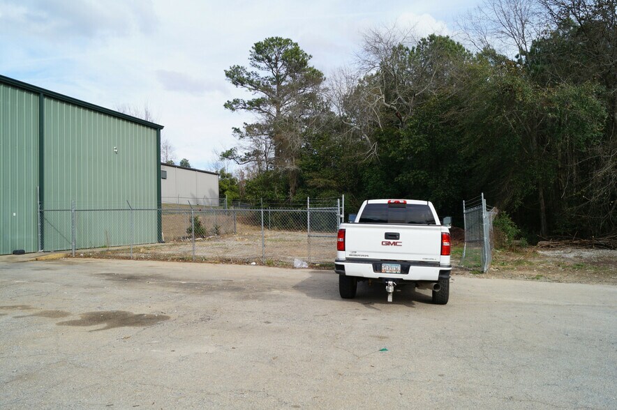 More Photos Of 3904 Wrightsboro Rd, Augusta Warehouse For Lease