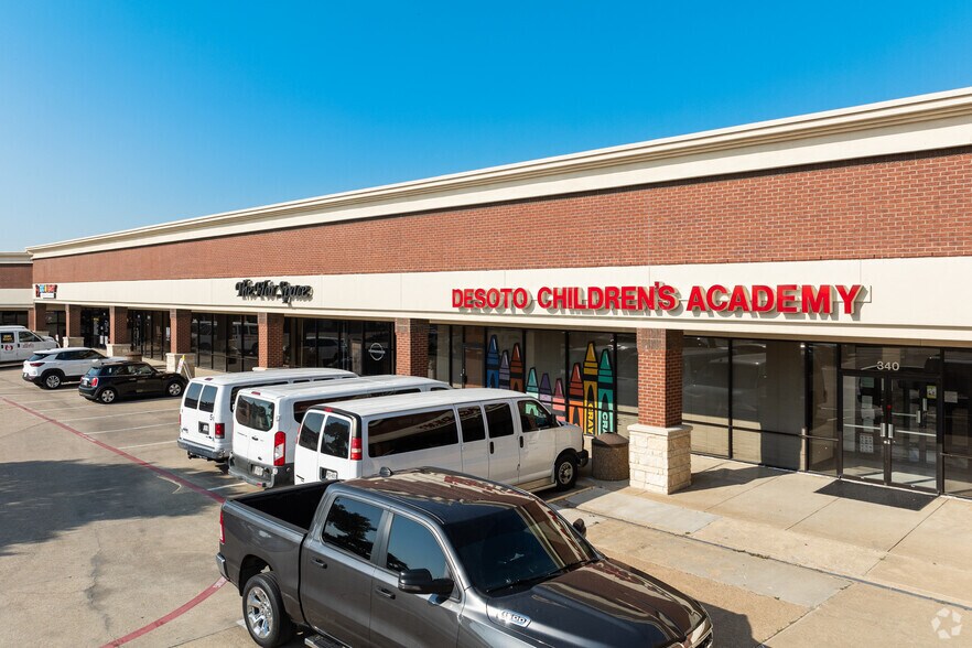 More Photos Of 901 N Polk St, DeSoto General Retail For Lease