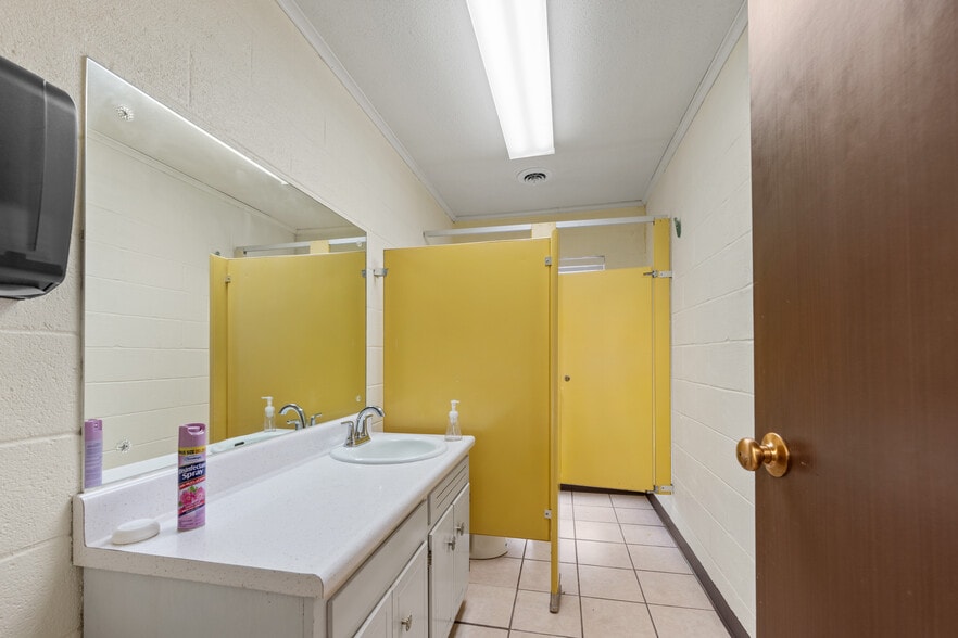 More Photos Of 3411 Covington Pike, Memphis Religious Facility For Sale