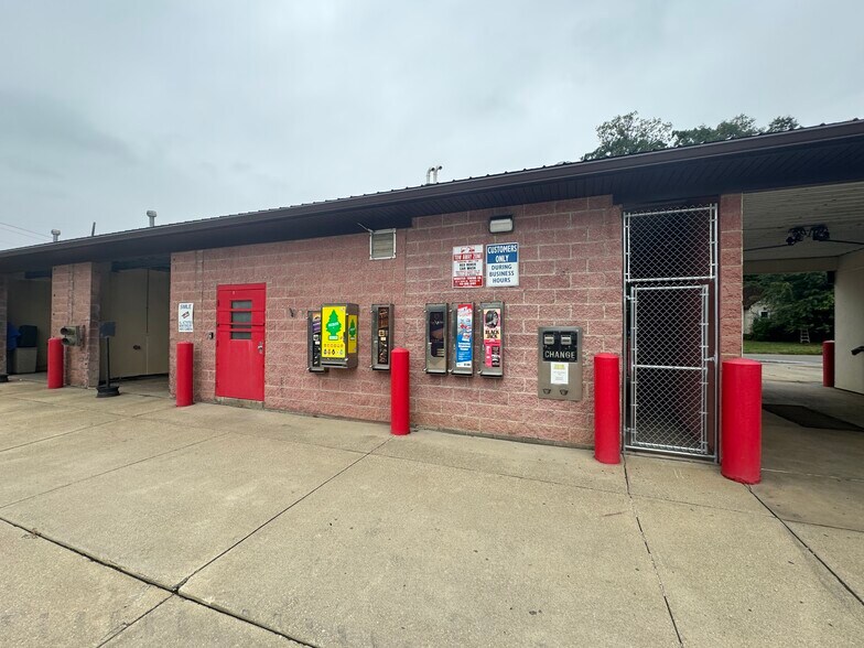 More Photos Of 611 W Liberty St, Wooster Freestanding For Sale