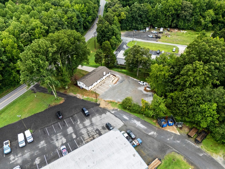 More Photos Of 679 Oakridge Farm Hwy, Mooresville Office For Sale