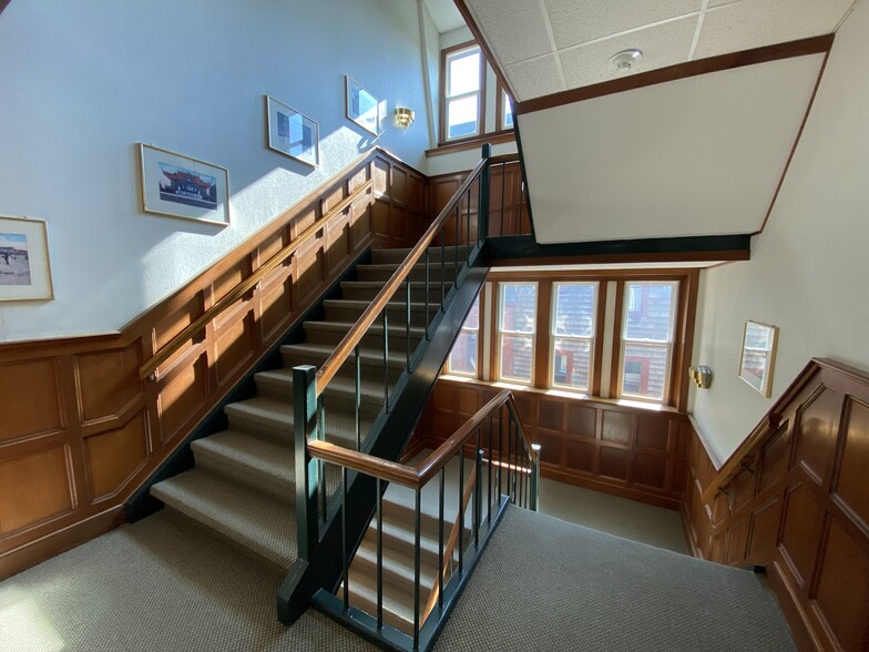 More Photos Of 160-184 Bellevue Ave, Newport General Retail For Lease