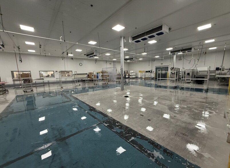 More Photos Of 950 Chase Ave, Elk Grove Village Food Processing For Sale