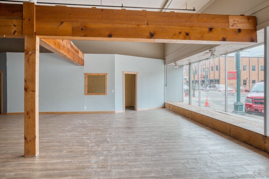 More Photos Of 326 Chestnut St, Virginia Storefront Retail Office For Sale