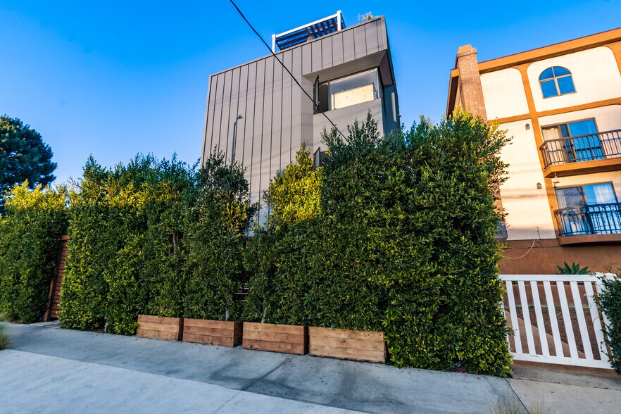 More Photos Of 2478 Penmar Ave, Venice Dormitory For Sale