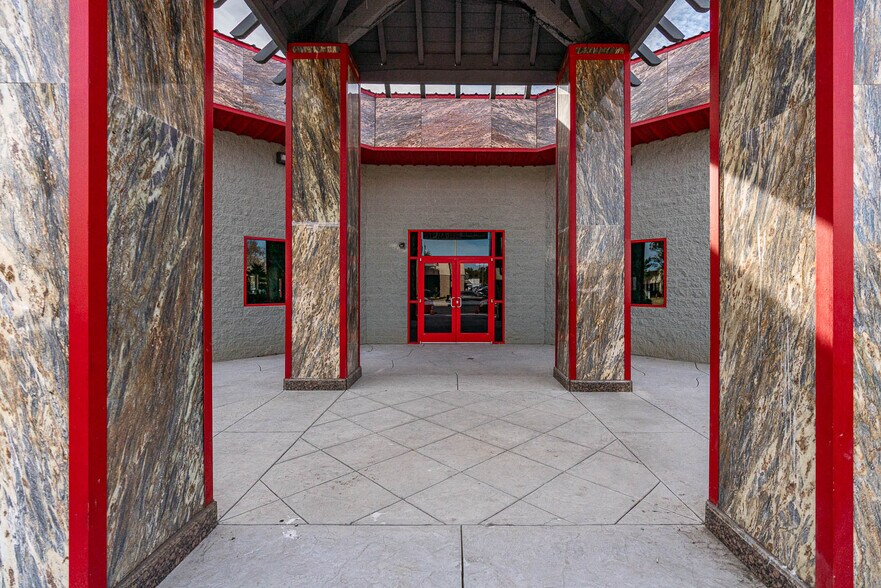 More Photos Of 356 E Avenue K6 Ave, Lancaster Showroom For Lease