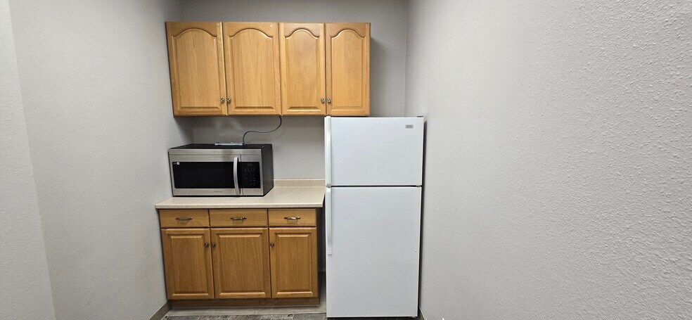 More Photos Of 2550 E Miraloma Way, Anaheim Contractor Storage Yard For Lease