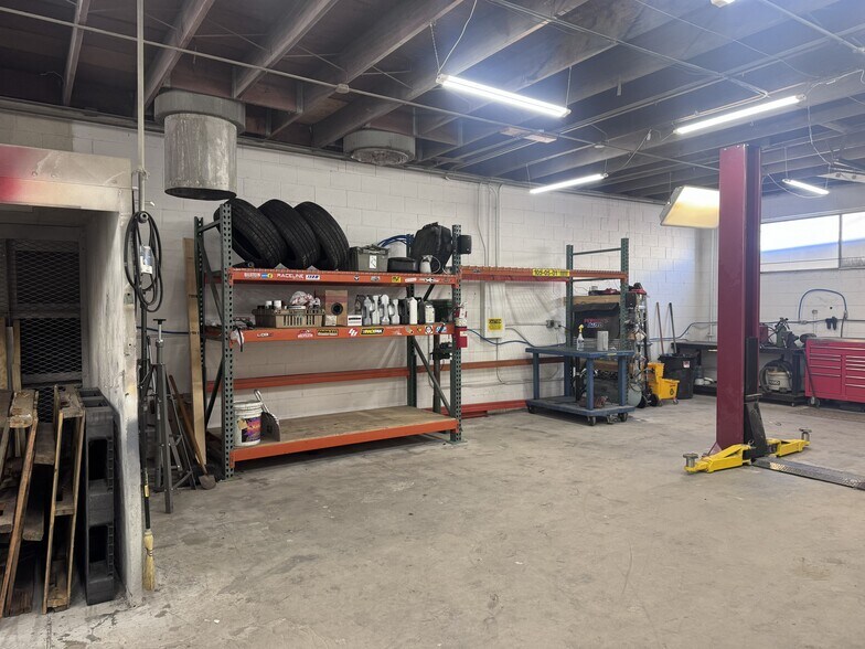 More Photos Of 225 E Redondo Beach Blvd, Gardena Industrial For Sale