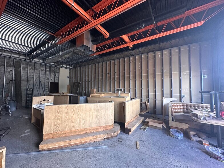 More Photos Of 8184-8198 N Dixie Hwy, Newport Freestanding For Lease