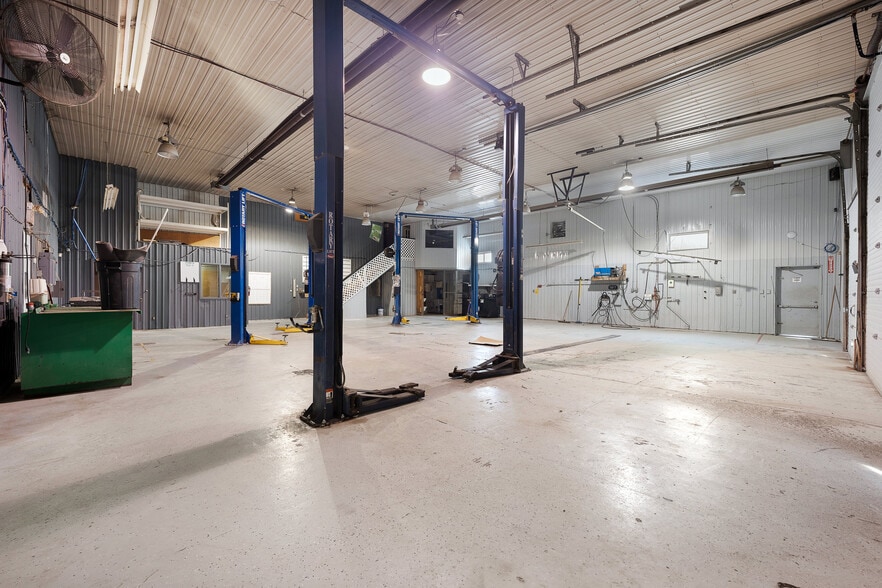 More Photos Of 20600 Hwy 2, Tilbury Auto Dealership For Sale