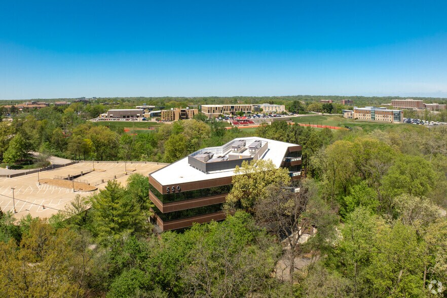 More Photos Of 550 Maryville Centre Dr, Saint Louis Office For Sale