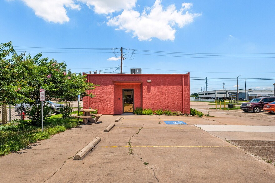 More Photos Of 130 W San Augustine St, Deer Park Office For Sale