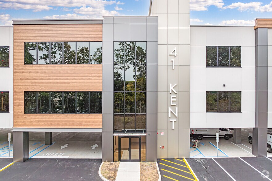 More Photos Of 41 Kent Rd, Howell Office For Lease