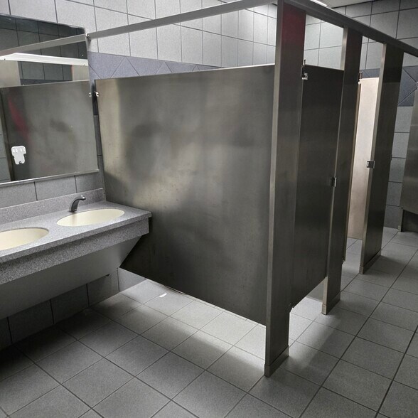 More Photos Of 3003 S Memorial Dr, Tulsa Auto Dealership For Sale