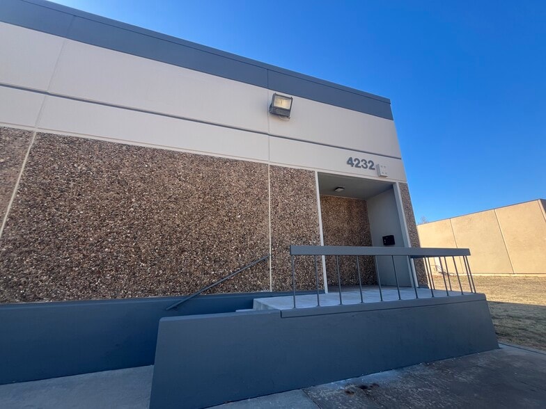 More Photos Of 4220-4232 Charter Ave, Oklahoma City Warehouse For Lease