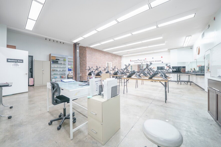 More Photos Of 1517 S Western Ave, Los Angeles Freestanding For Sale