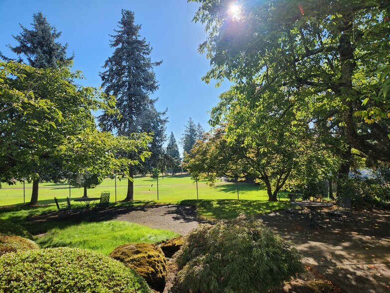 More Photos Of 1001 Molalla Ave, Oregon City Office For Lease