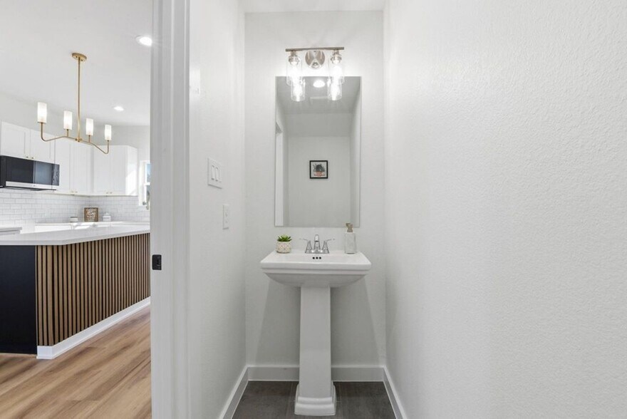 More Photos Of 7958 Henson st, Houston Apartments For Sale