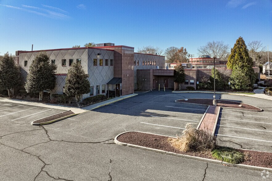 More Photos Of 197 Hance Ave, Tinton Falls Office For Sale