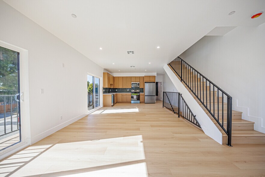 More Photos Of 2938 S Sycamore Ave, Los Angeles Apartments For Sale
