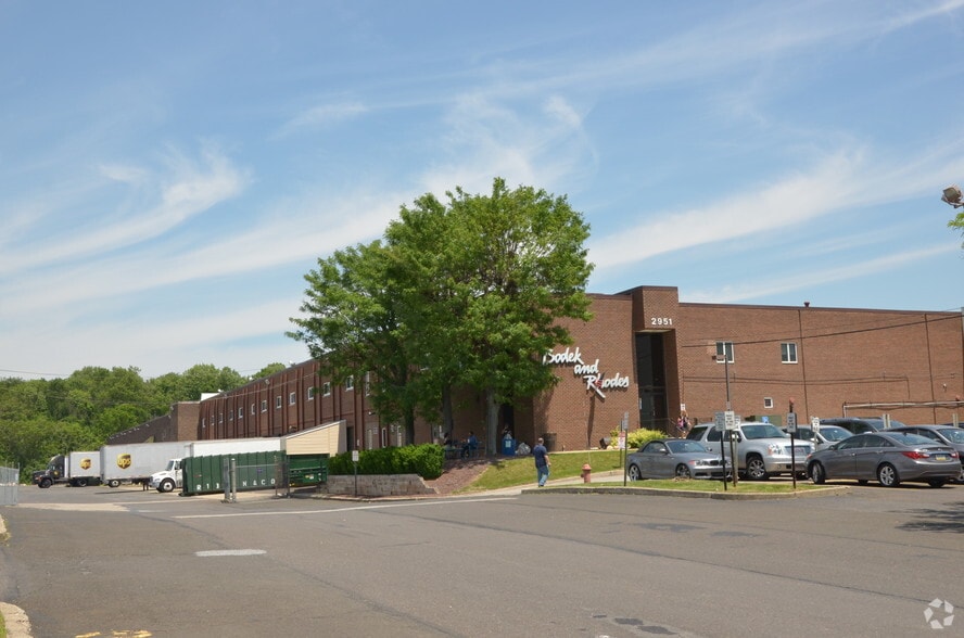 More Photos Of 2951 Grant Ave, Philadelphia Showroom For Lease