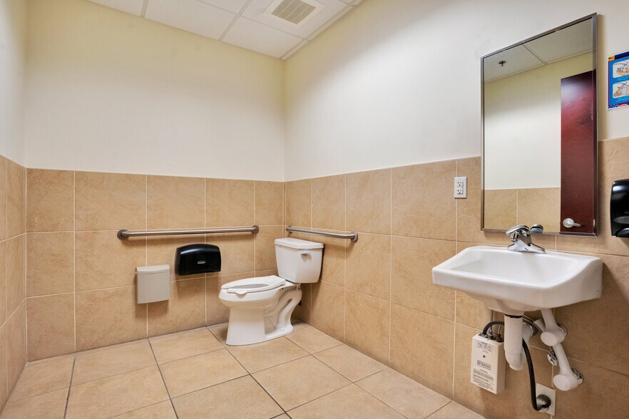 More Photos Of 177 Montgomery Rd, Altamonte Springs Medical For Sale