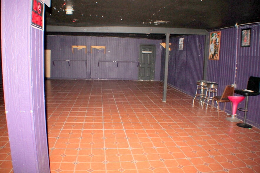 More Photos Of 3907 1/2 Canal St, Houston Bar For Lease