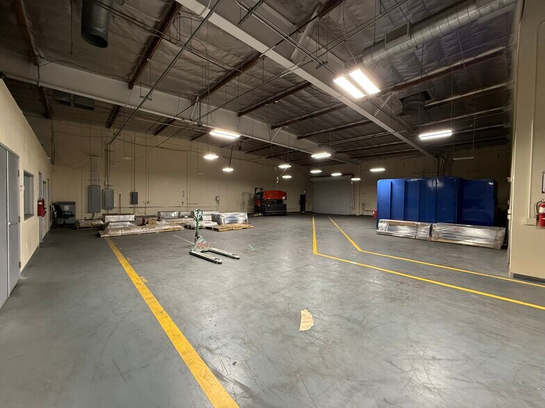 More Photos Of 28258 Avenue Stanford, Valencia Manufacturing For Sale