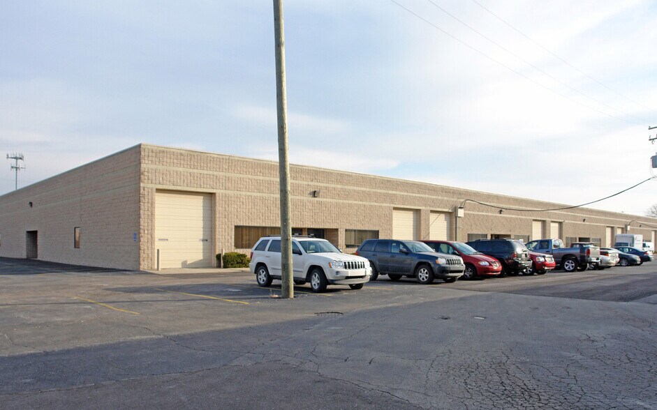 More Photos Of 33785 Groesbeck Hwy, Fraser Warehouse For Lease