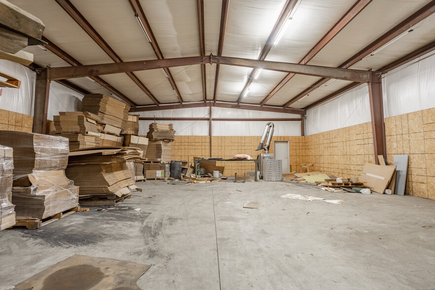 More Photos Of 3232 Tandy Rd, Fordland Industrial For Lease