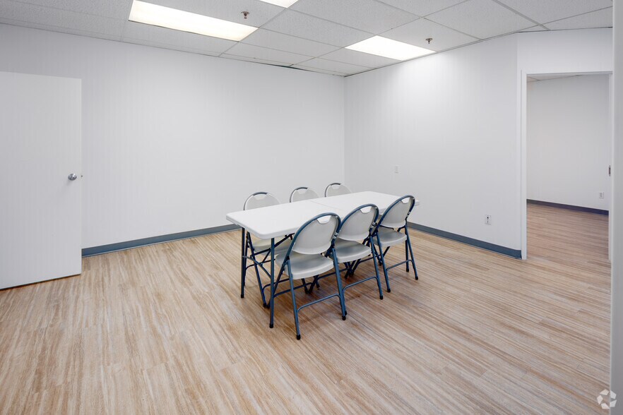 More Photos Of 270, 300, 330 Esna Park Dr, Markham Service For Sale