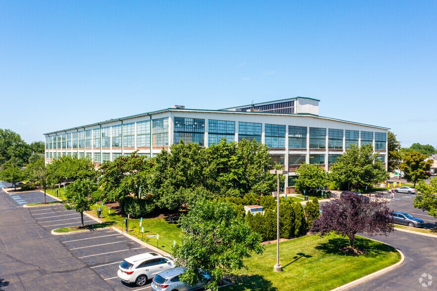 More Photos Of 1414 Radcliffe St, Bristol Office For Sale