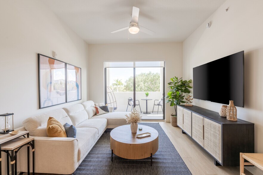 More Photos Of 8205 Commerce, Miami Lakes Apartments For Lease