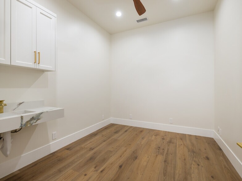 More Photos Of 1427 W 8th St, San Pedro Coworking Space