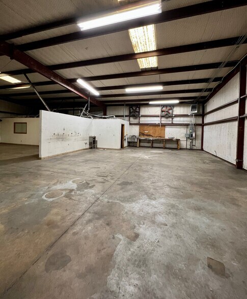 More Photos Of 1703 E Whaley St, Longview Warehouse For Lease