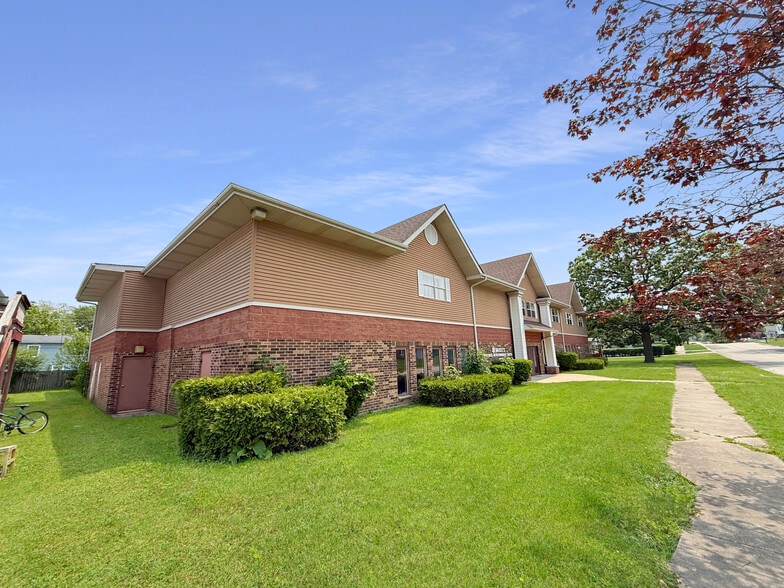 More Photos Of 1919 Sherman Ave, North Chicago Schools For Sale