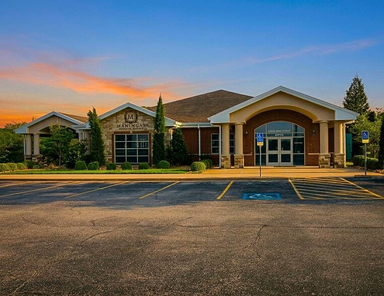 Primary Photo Of 620 W 32nd St, Joplin Medical For Sale