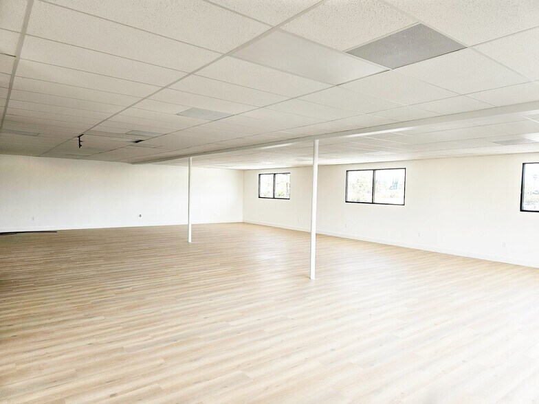 More Photos Of 11024-11028 Victory Blvd, North Hollywood Office For Lease