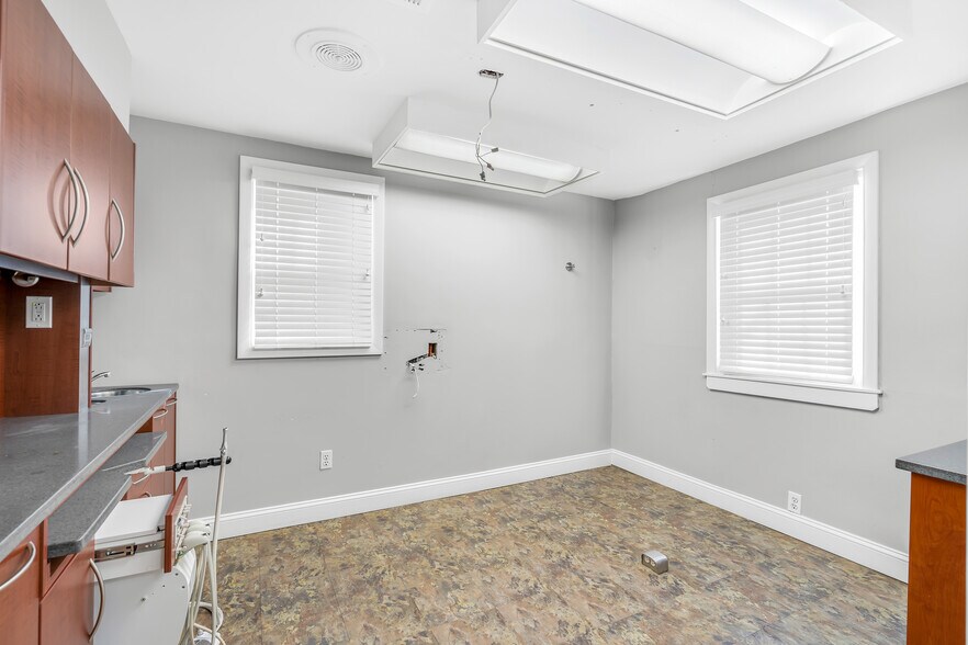 More Photos Of 311 Boston Post Rd, Wayland Office For Sale