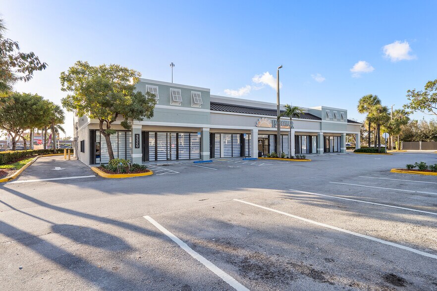 More Photos Of 3300-3320 W 84th St, Hialeah Storefront For Sale