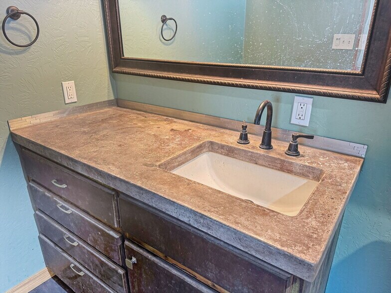 More Photos Of 17052 NE North Dr, Fletcher Flex For Sale