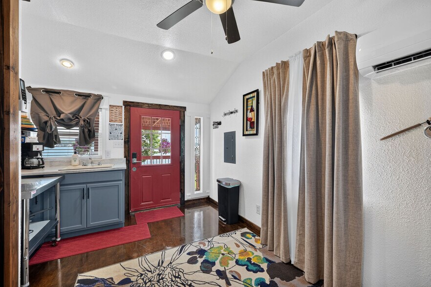 More Photos Of 64487 E 254 Loop, Grove Specialty For Sale