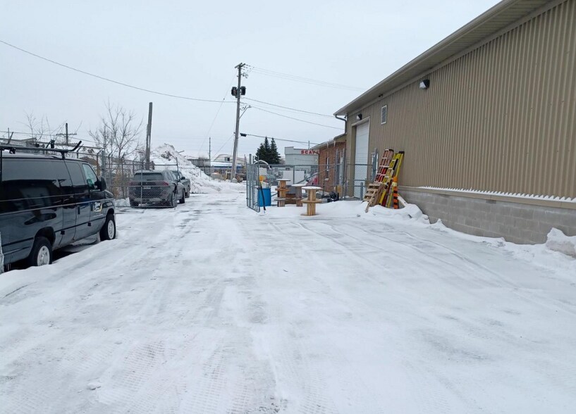 More Photos Of 1466 Lagan Way, Ottawa Light Distribution For Sale